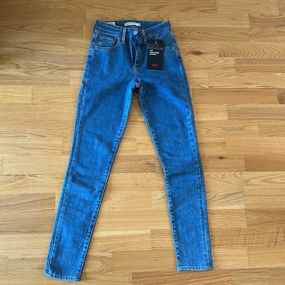 Levi’s 721 high rise skinny jeans